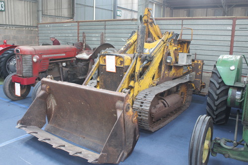 Product picture Massey Ferguson D400C Crawler Dozer Service Parts Catalogue Manual # 1 Download